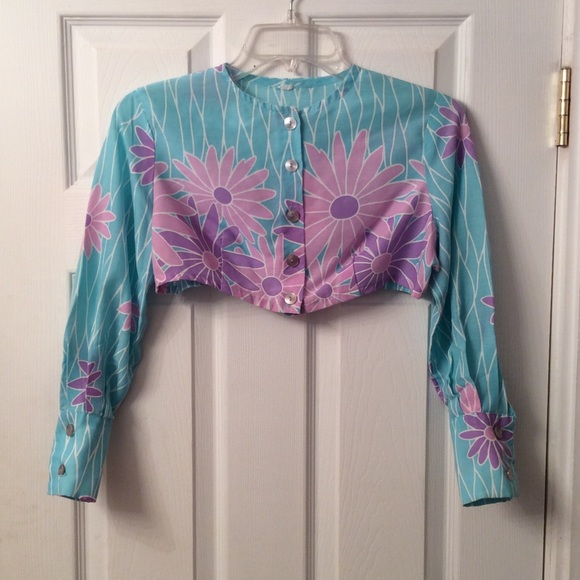 Vintage Tops - v i n t a g e.  c r o p.